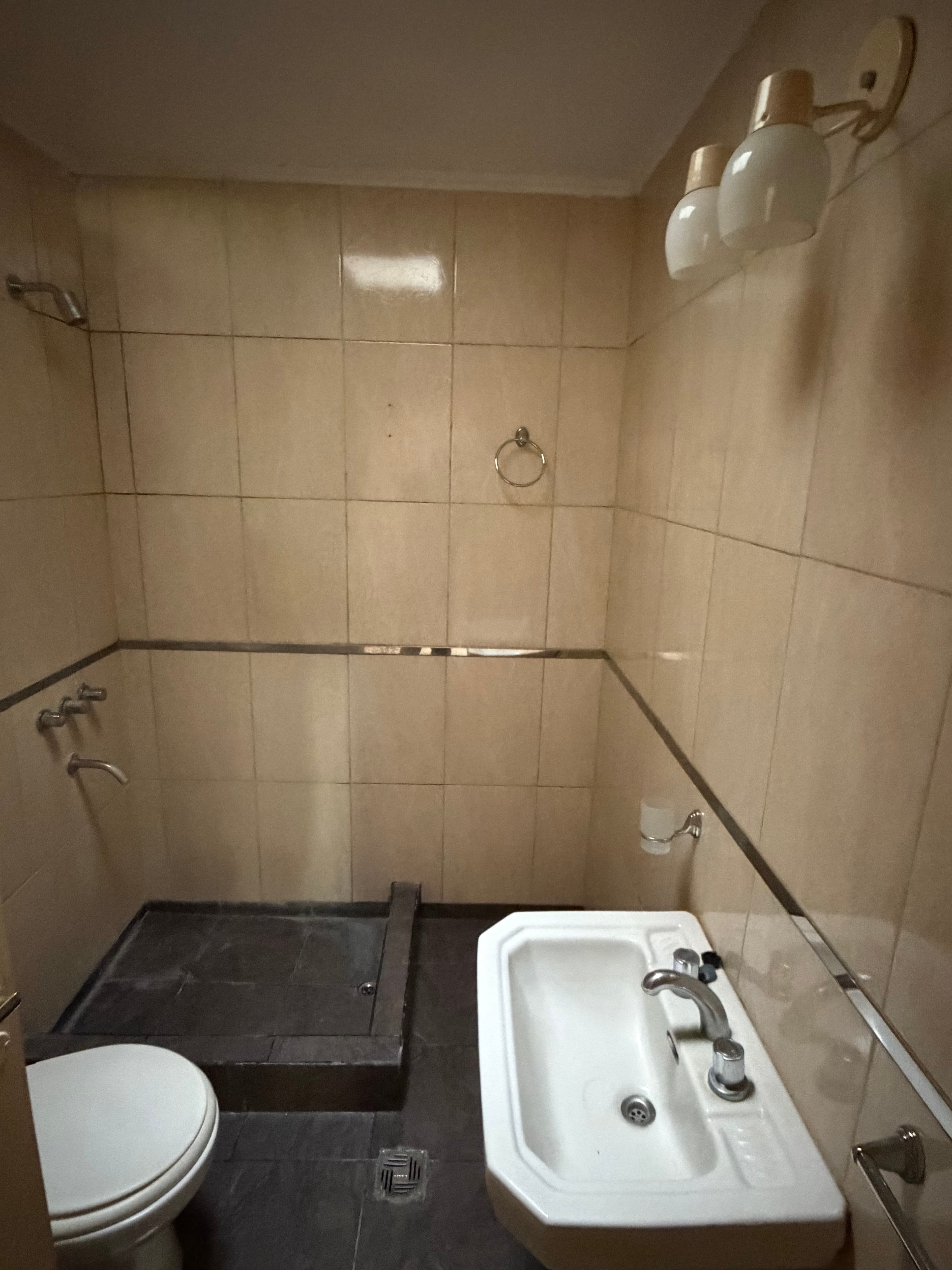 Sólida casa B. Lujan - 6