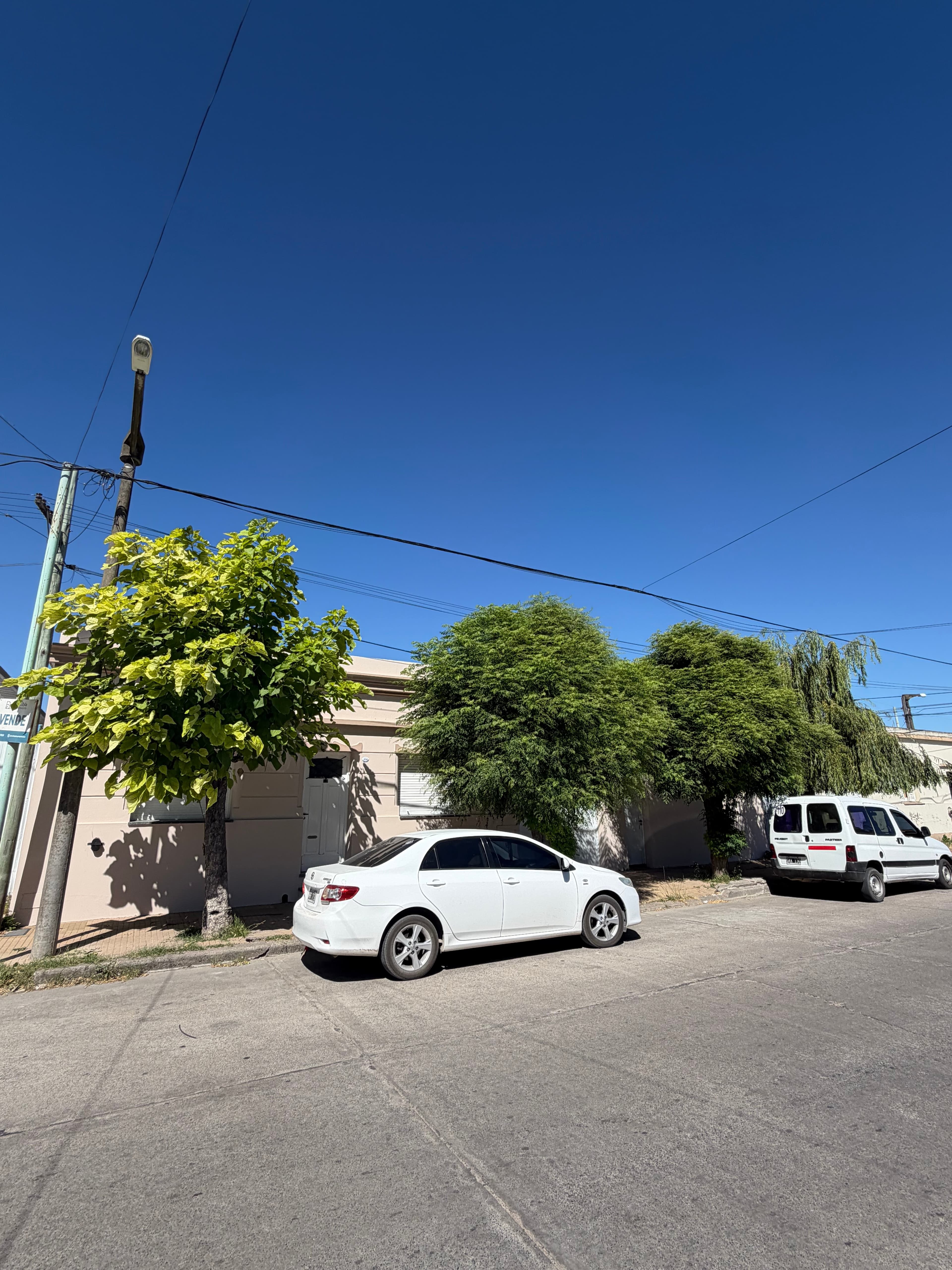 Sólida casa B. Lujan