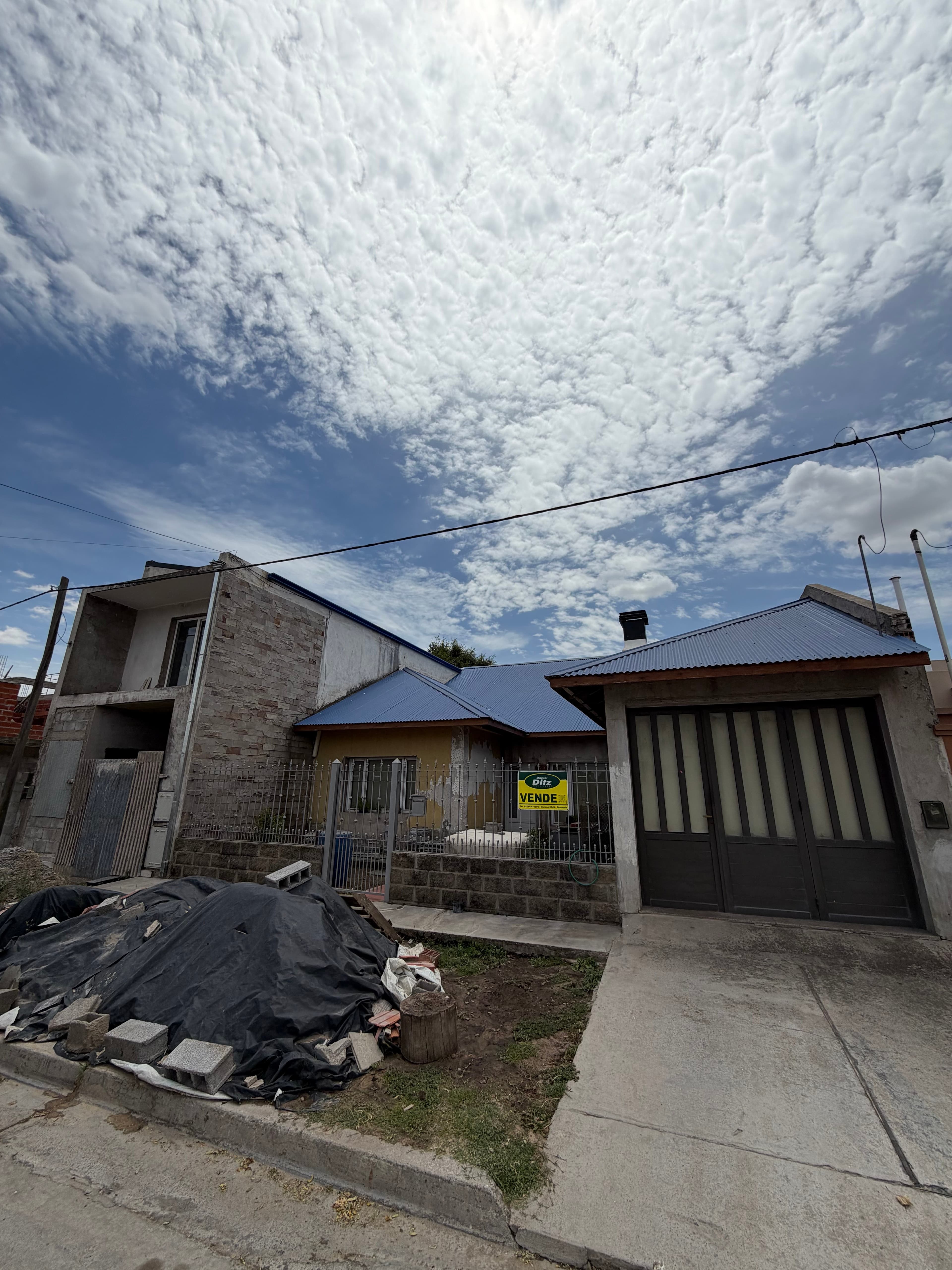 Casa + Dpto Loma Negra