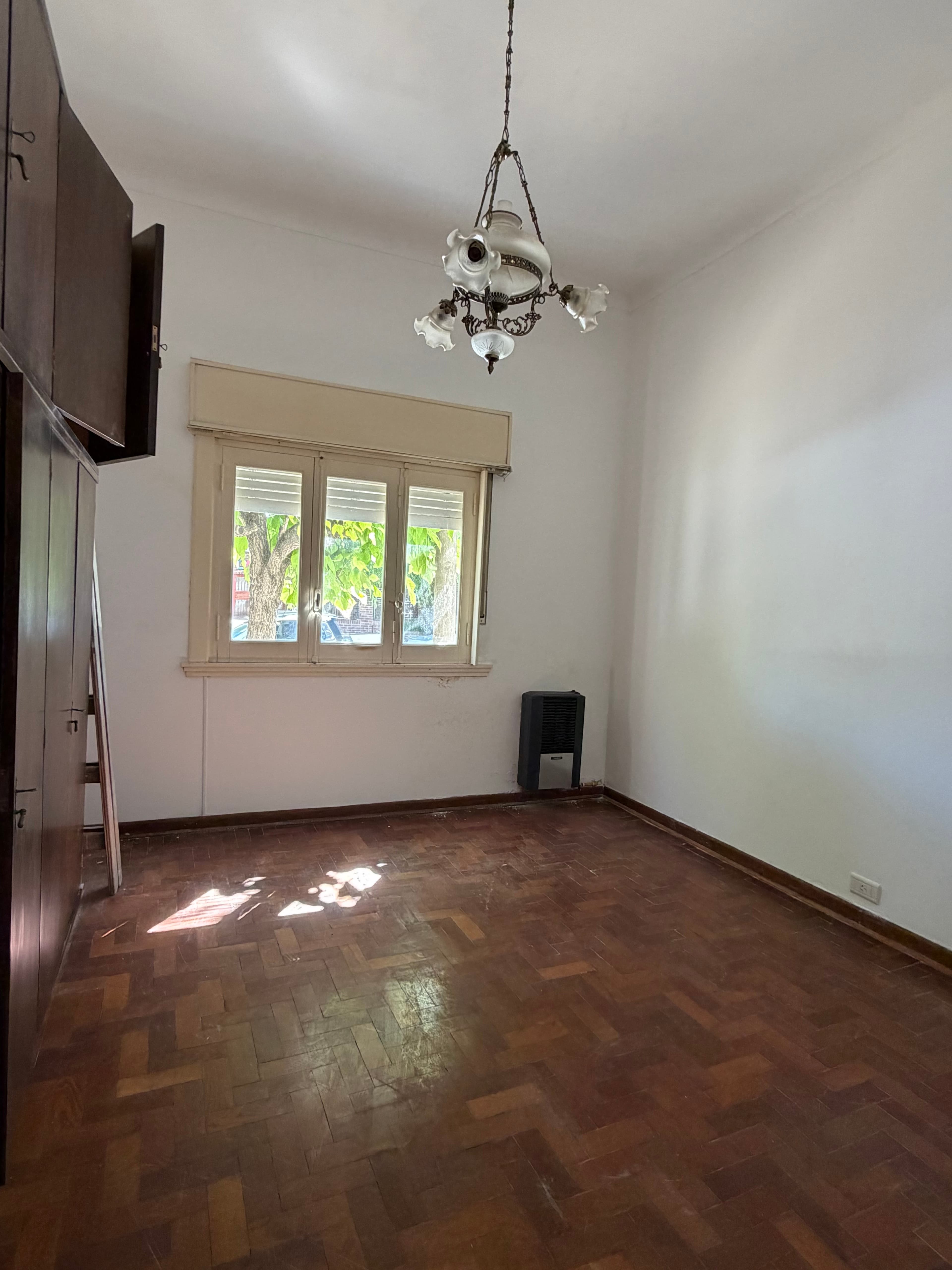 Sólida casa B. Lujan - 5