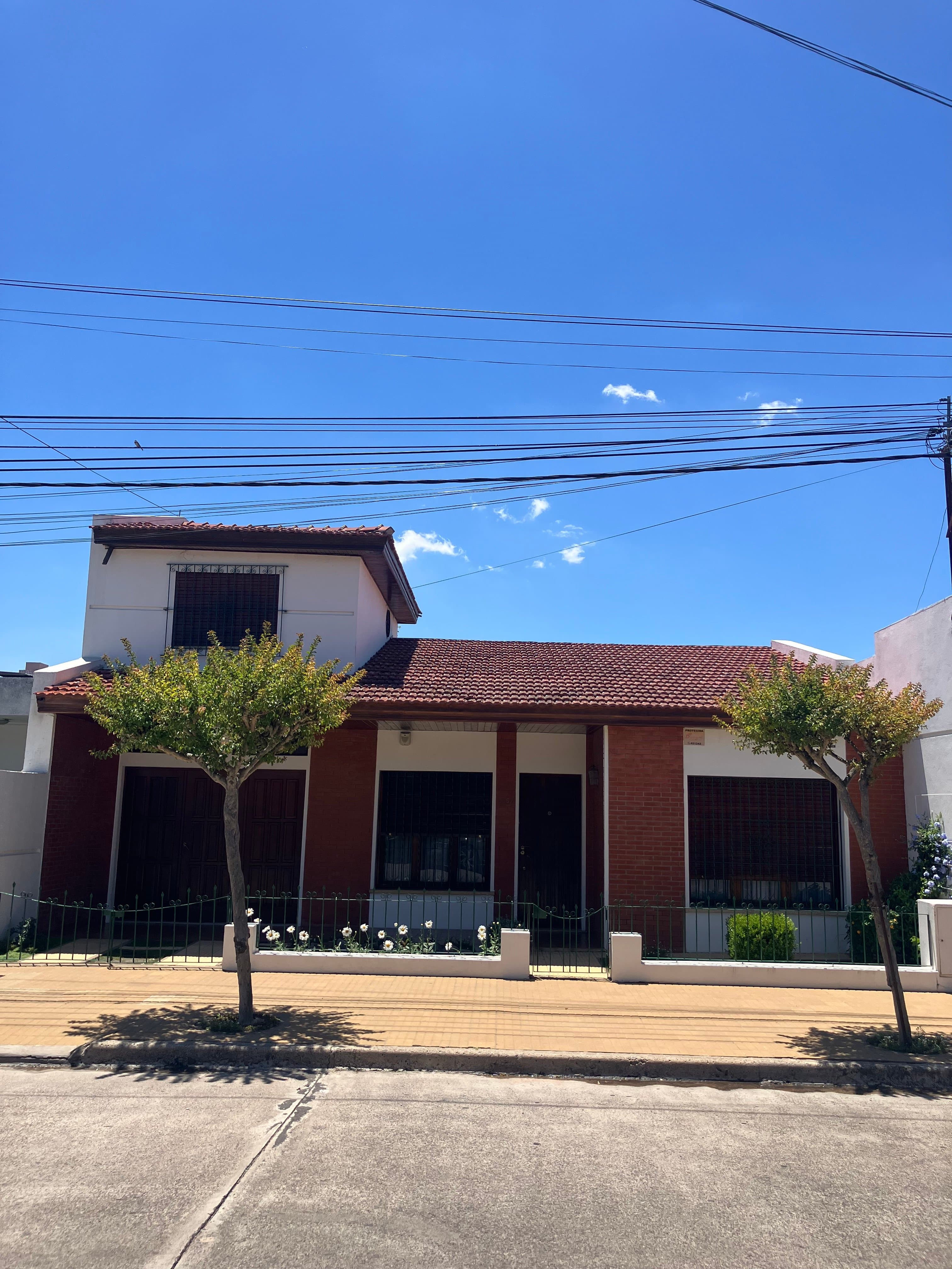 Sólido chalet B. Mariano Moreno