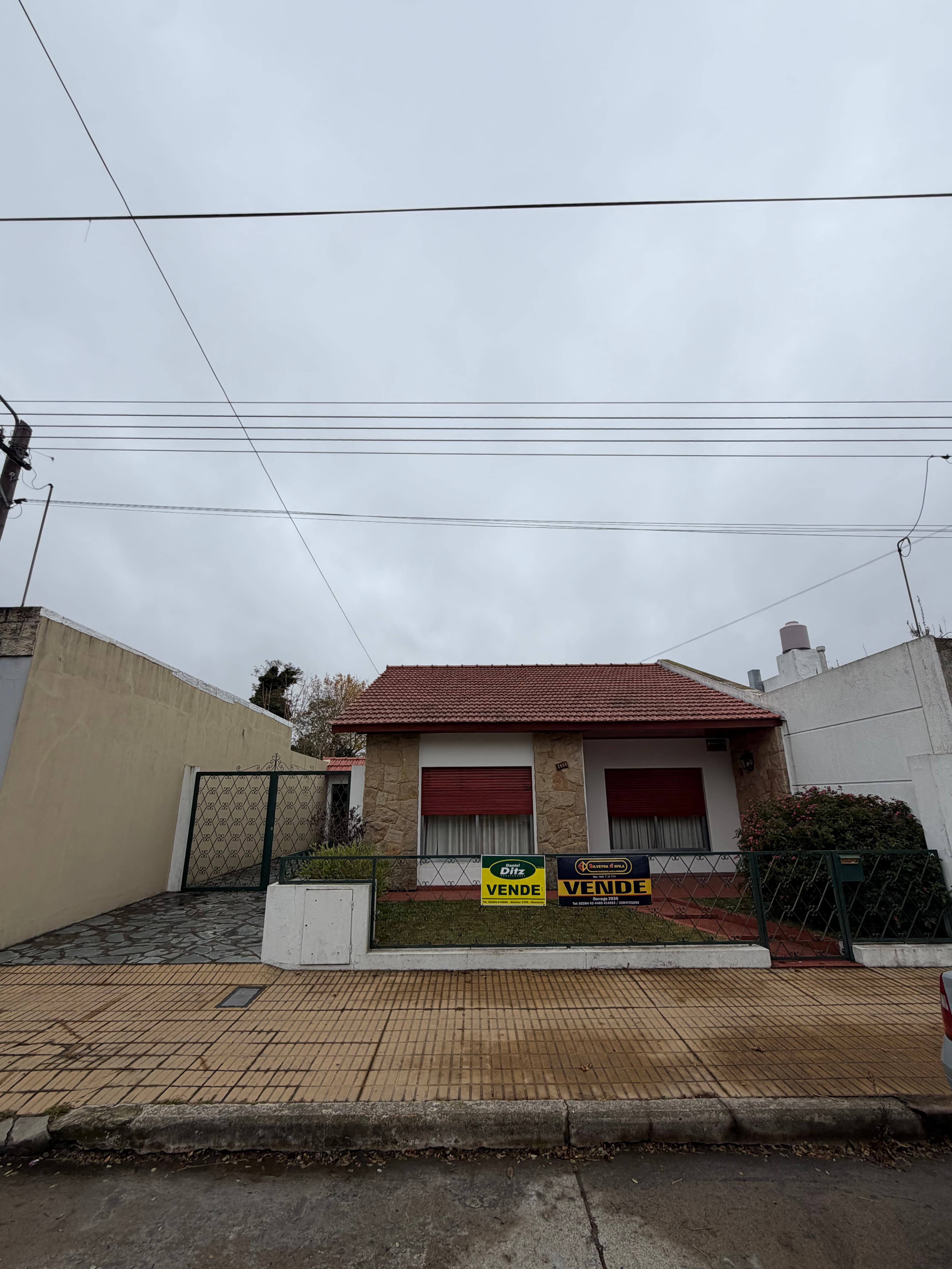 Sólido chalet B. Lujan