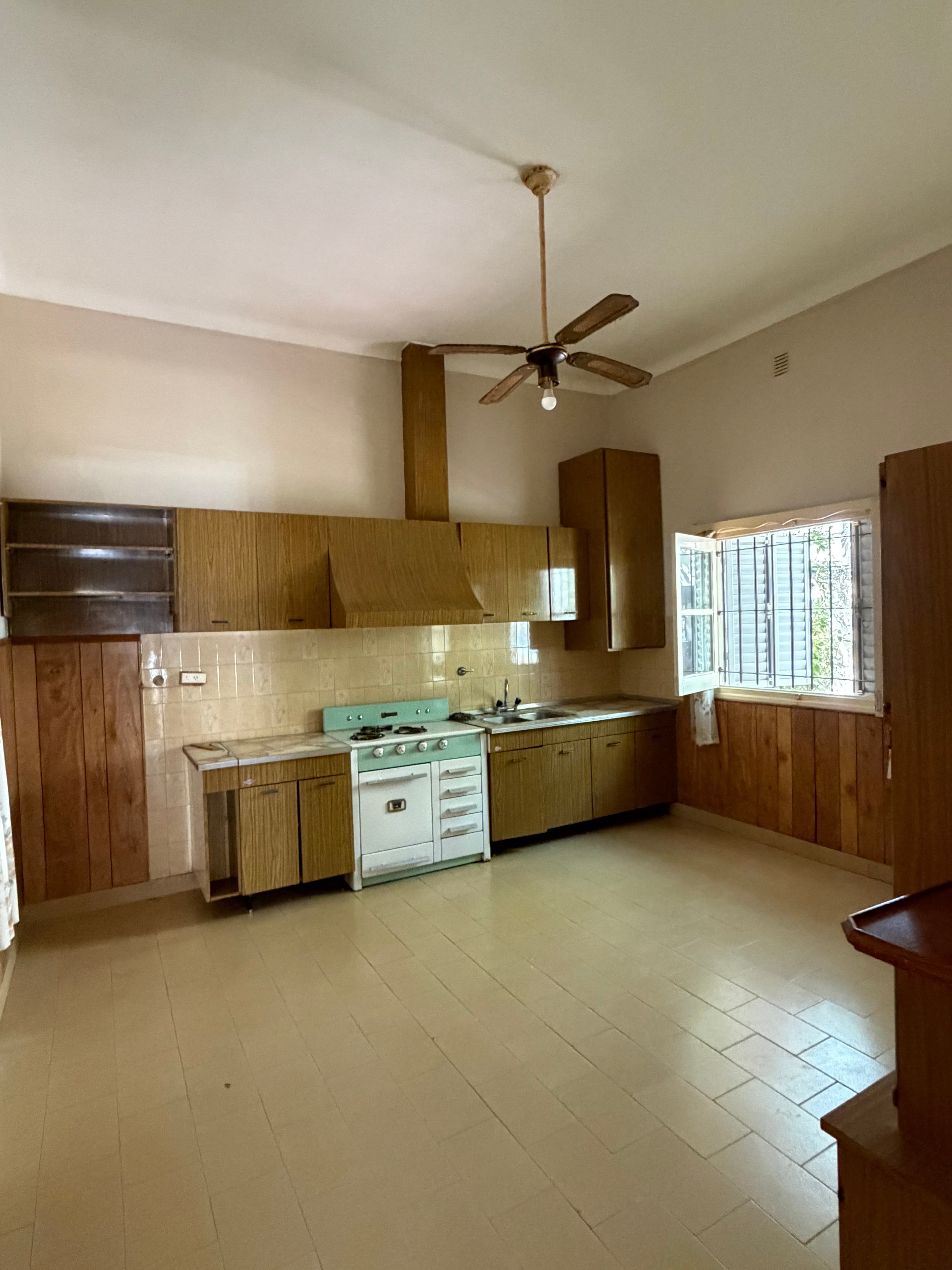 Sólida casa B. Lujan - 4